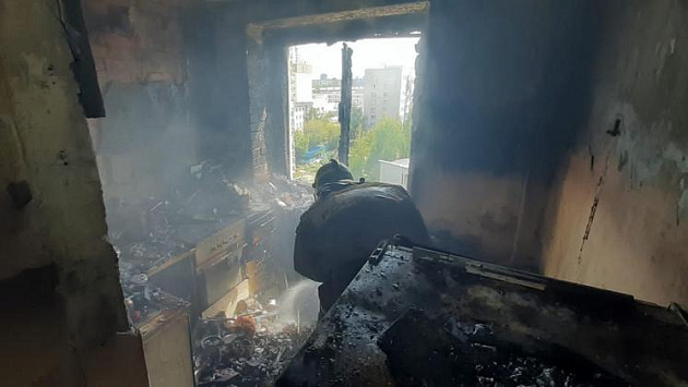 В Железнодорожном районе Новосибирска загорелась квартира в многоэтажном доме