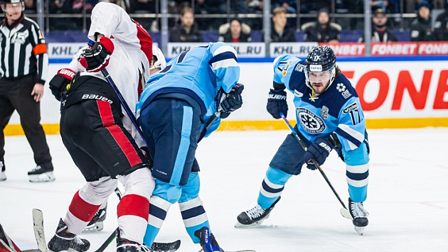 Хоккейная «Сибирь» проиграла омскому «Авангарду» в третьем матче плей-офф