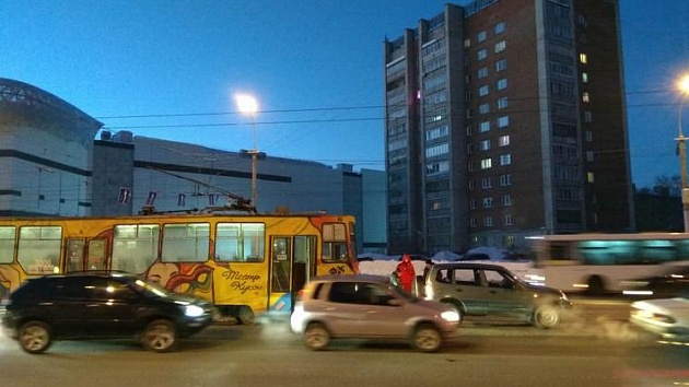 В Новосибирске из-за нескольких ДТП с участием трамваев образовались пробки
