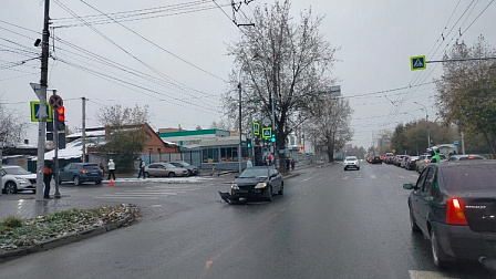 В Новосибирске 14-летний пассажир попал в больницу из-за ДТП с двумя машинами