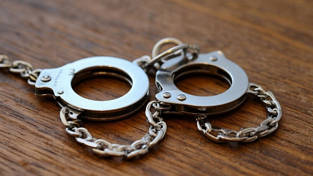 В Новосибирске банда подростков-экстремистов и их куратор ответят перед судом