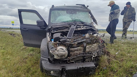 Под Новосибирском 28-летний водитель внедорожника погиб в аварии с грузовиком