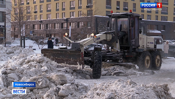 Масштабную уборку улиц и тротуаров начали в Октябрьском районе Новосибирска