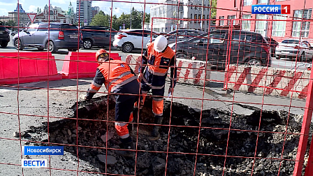 Провал на площади Ленина ликвидировали коммунальщики в Новосибирске