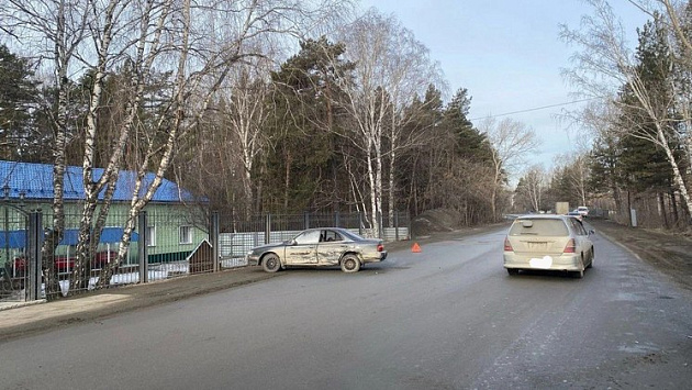 Двое малышей пострадали в автомобильной аварии на улице Баганской в Новосибирске