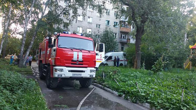 25 человек эвакуировались из-за пожара на улице Дуси Ковальчук в Новосибирске