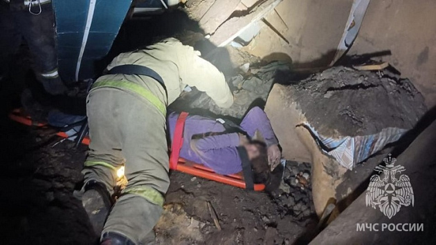 Под Новосибирском двух женщин завалила рухнувшая плита перекрытия в доме