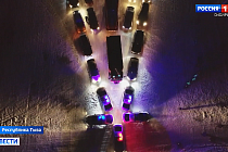 Ёлку из 100 автомобилей собрали жители республики Тыва