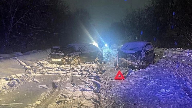 В Новосибирске женщина-водитель пострадала в лобовом столкновении машин