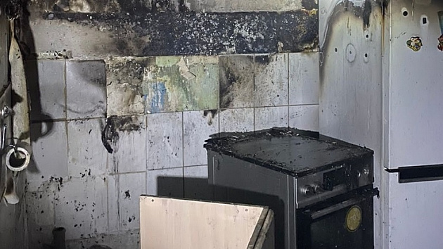Новосибирские пожарные спасли семь жильцов из горящей девятиэтажки