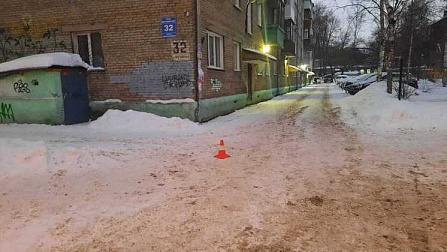 В Новосибирске автомобиль задавил двухлетнего ребёнка на санках