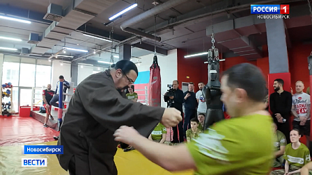 Стивен Сигал провёл мастер-класс по самообороне в Новосибирске