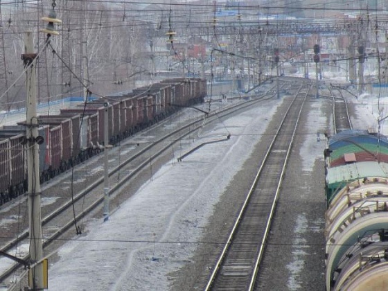 Товарный поезд сбил 18-летнего парня в Бердске