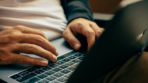 Новосибирца будут судить за продажу фейковых автомобильных запчастей в интернете