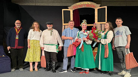 Новосибирский театр показал спектакль «Про Петрушку» на английском языке в Индии