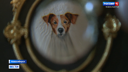 Известный новосибирский мастер освоил рисование акварелью на тыквенных семечках