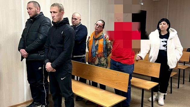 Двоих новосибирцев осудили за избиение подростка и нападение на его маму