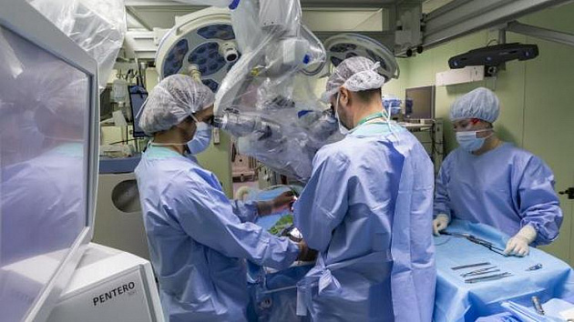 В Новосибирске хирурги удалили опухоль мозга пациенту из Германии 