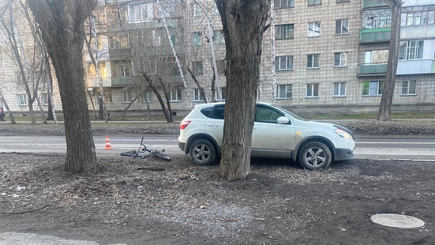 В Новосибирске машина сбила семилетнего велосипедиста на улице Забалуева