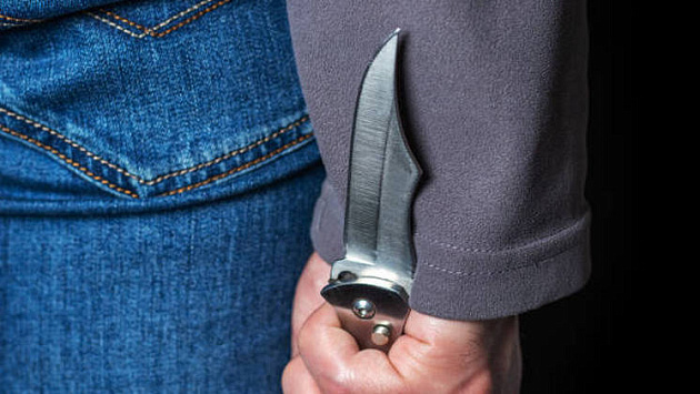 Пьяный новосибирец изрезал соседа ножом за просьбу сделать музыку потише