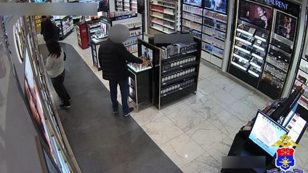 Новосибирец украл губные помады на 13 тысяч рублей в петербургском аэропорту