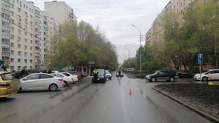 В Новосибирске автомобиль сбил десятилетнюю девочку и уехал с места аварии