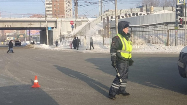 Улицу Линейную в Новосибирске перекрыли из-за взрыва газа и обрушения подъезда в жилом доме 