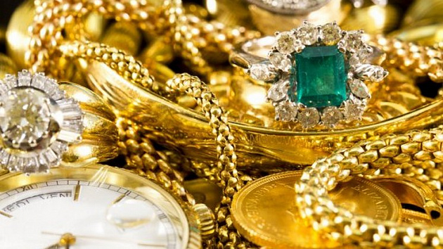 Новосибирцы похитили деньги и золото из квартир почти на 230 тысяч рублей 