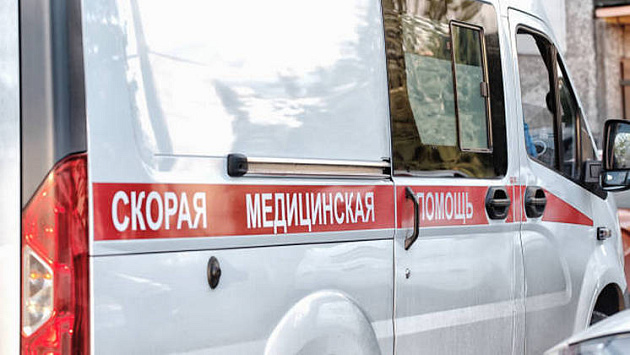 В Новосибирске маленький ребёнок выпал из окна на втором этаже дома