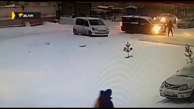 На видео попал момент наезда автомобиля на четырёхлетнего мальчика в Новосибирске