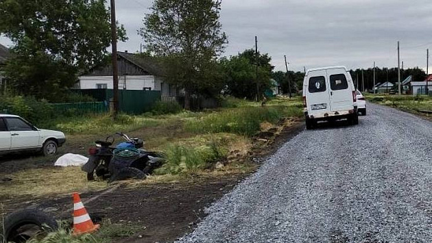 В новосибирском селе улетевший в кювет мотоцикл стал причиной смерти пассажирки
