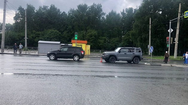 В Новосибирске женщина с восьмилетней девочкой пострадали в столкновении машин