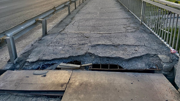 Жители Новосибирска забили тревогу из-за состояния моста Октябрьской магистрали