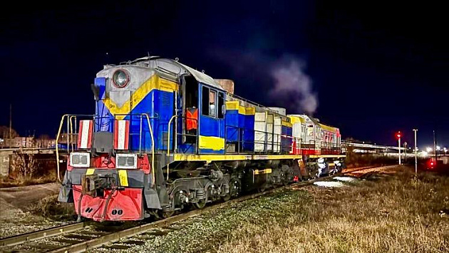Под Новосибирском вспыхнул дизельный тепловоз