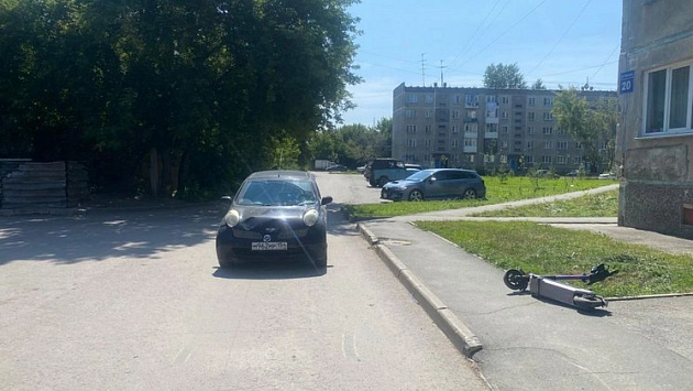 В Новосибирске 14-летний электросамокатчик угодил под колёса автомобиля