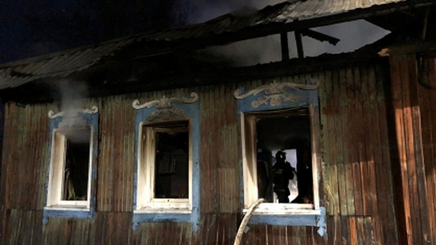 Под Новосибирском два человека сгорели в пожаре