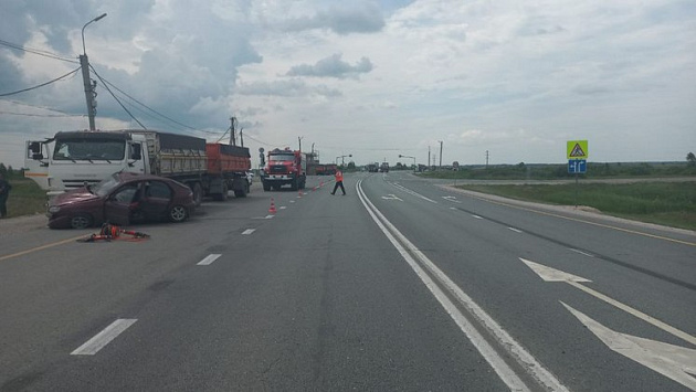 В Новосибирской области 35-летняя пассажирка погибла в аварии с грузовиком