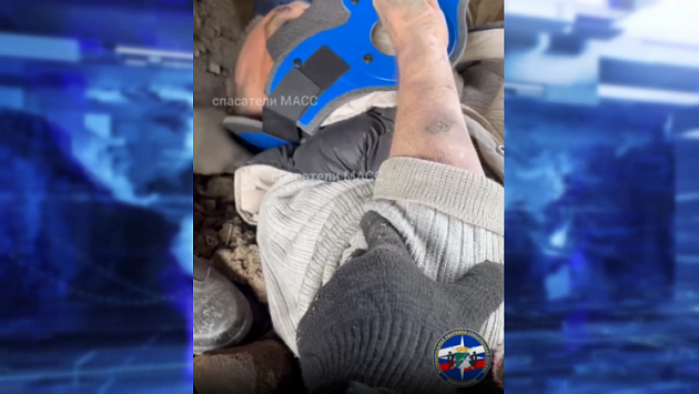 Под Новосибирском спасли упавшего с обрывистого берега реки мужчину