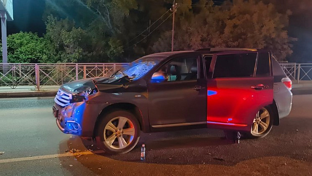 В Новосибирске кроссовер задавил переходившего в неположенном месте мужчину