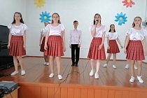 Детский вокальный ансамбль «Allegro»: «Под крылом самолета»