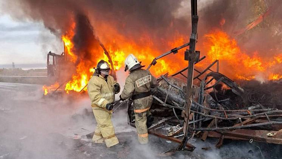 Водитель «Газели» погиб в столкновении с тремя фурами на новосибирской трассе