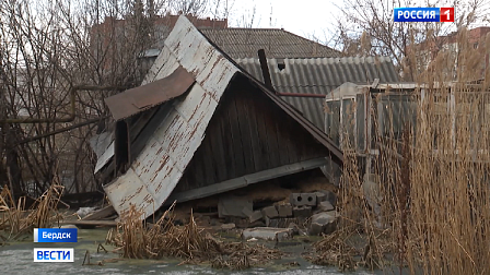 Талые воды превратили подворья в болота в Бердске