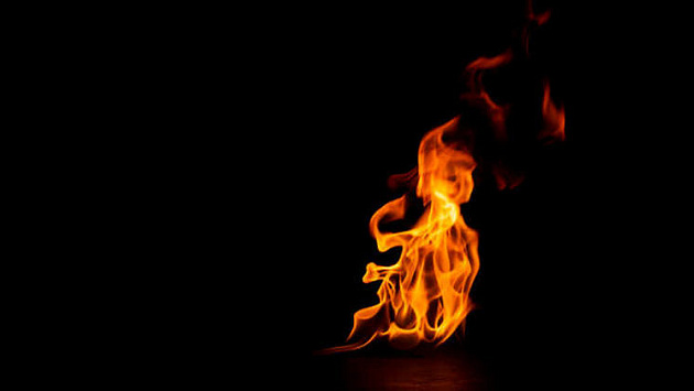 В Новосибирске пожарные спасли девушку из горящей квартиры на улице Переездной