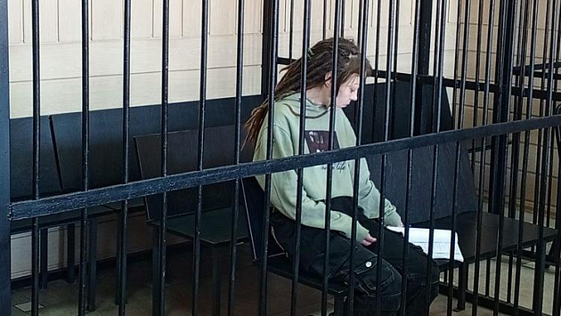 В Новосибирске начали судить горожанку, прикурившую от Вечного огня