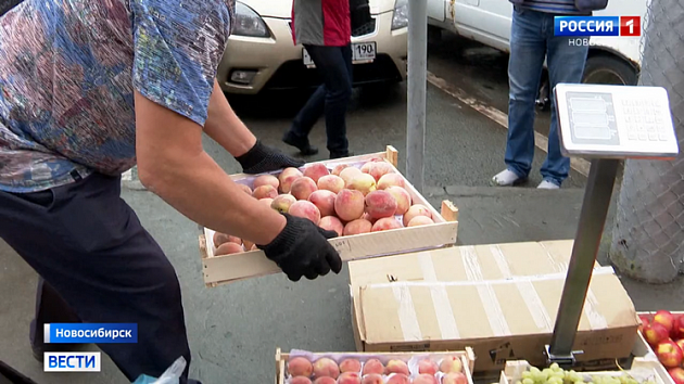Больше двух тонн овощей и фруктов изъяли у нелегальных торговцев в Новосибирске