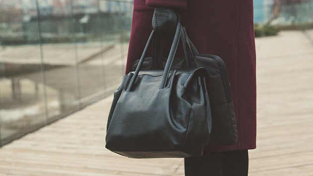 32-летний рецидивист отобрал сумку у женщины на улице в Новосибирске и сбежал