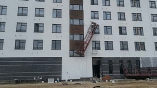 Подсобный рабочий погиб при падении с высоты четвёртого этажа под Новосибирском