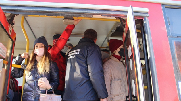 Новосибирцев продолжают штрафовать за нарушение масочного режима в транспорте