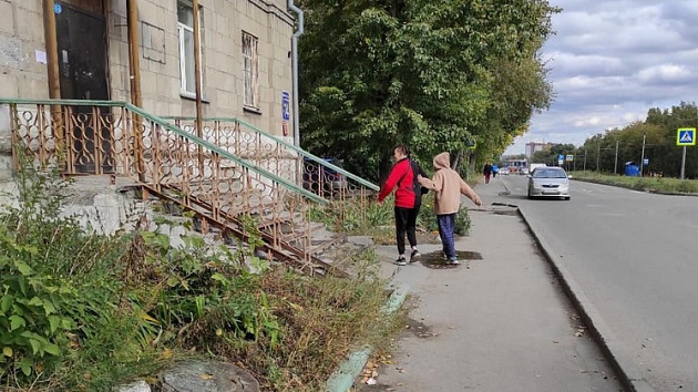 Новосибирские следователи проверят информацию по факту избиения женщины подростком 