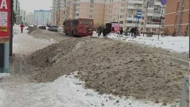 Остановку и тротуар в Новосибирске очистили от снега после вмешательства прокуратуры